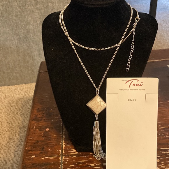 Toni genuine 20mm white howlite tassel necklace - Picture 2 of 5